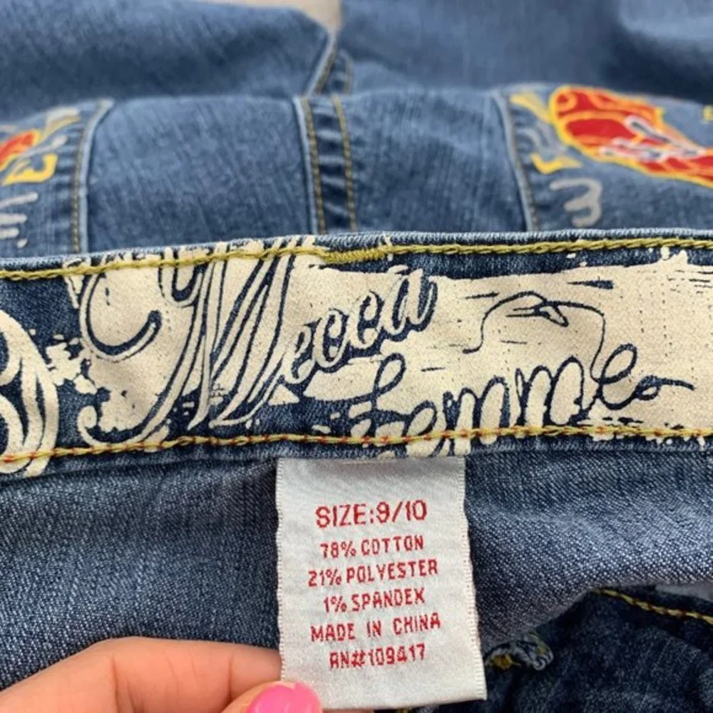 Mecca Femme‎ Cropped Jeans Size 9/10 Embroidered Design Low Rise 78% Cotton